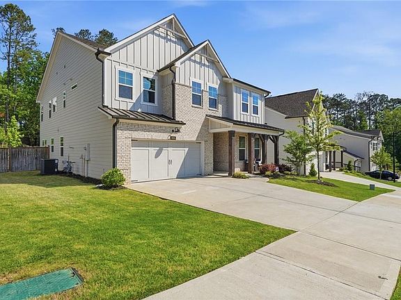 2nd image of 4006 Maple Oak Ct