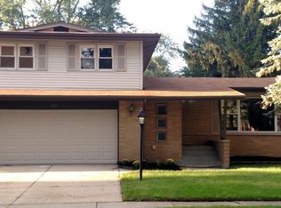 911 W Westwood Dr, Glenwood, IL 60425