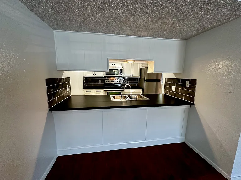 716 W Mulberry St #18 — Photo 8