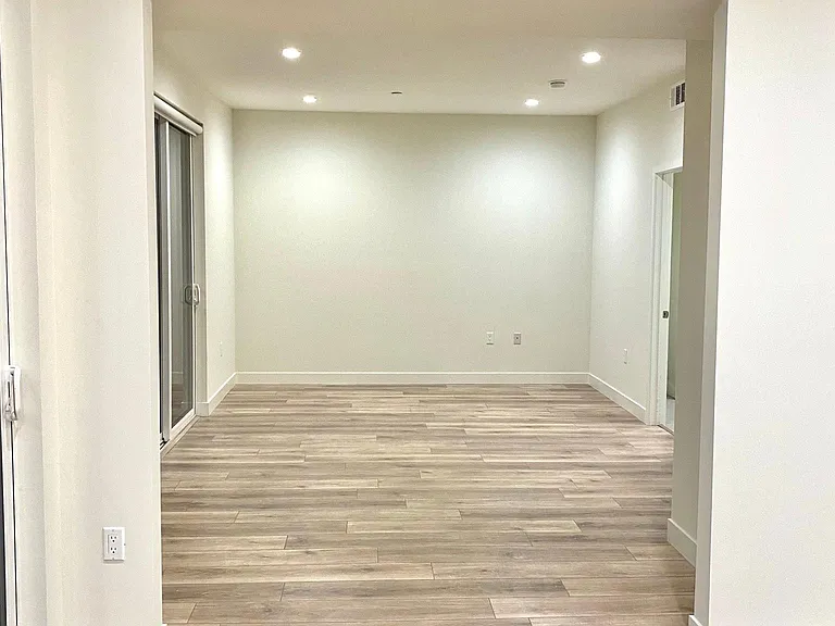 1307 N Bronson Ave #405 — Photo 4