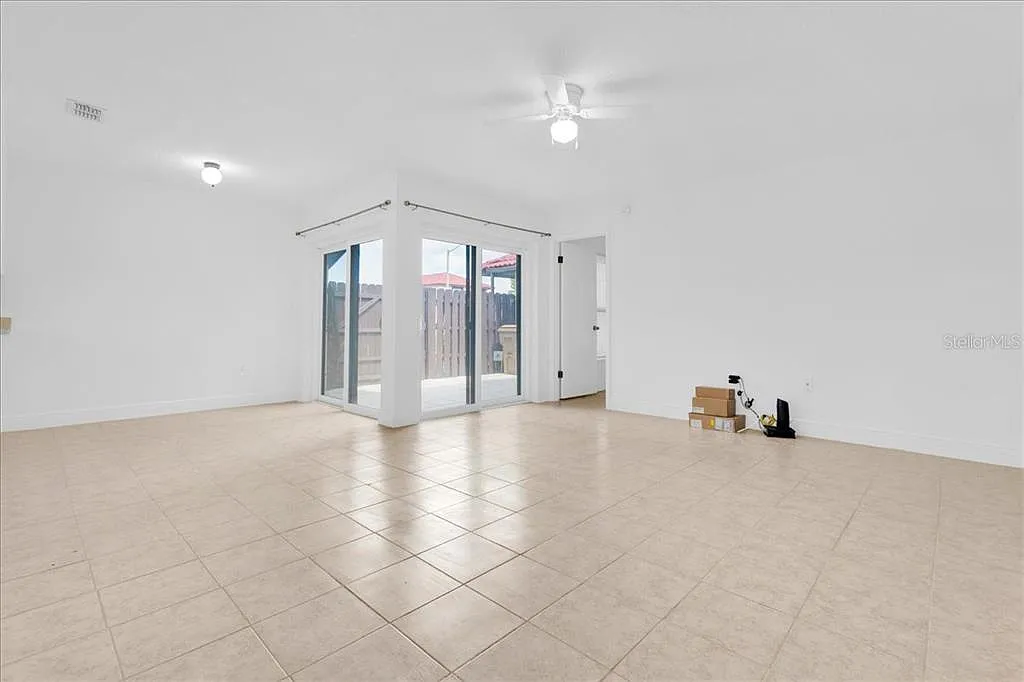 2 bed, 2.0 bath, 1038 sqft, $1,650 — Photo 2