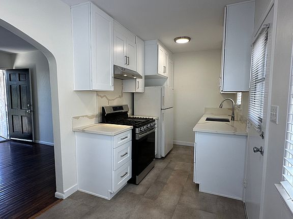 2nd image of 4485 McClintock St