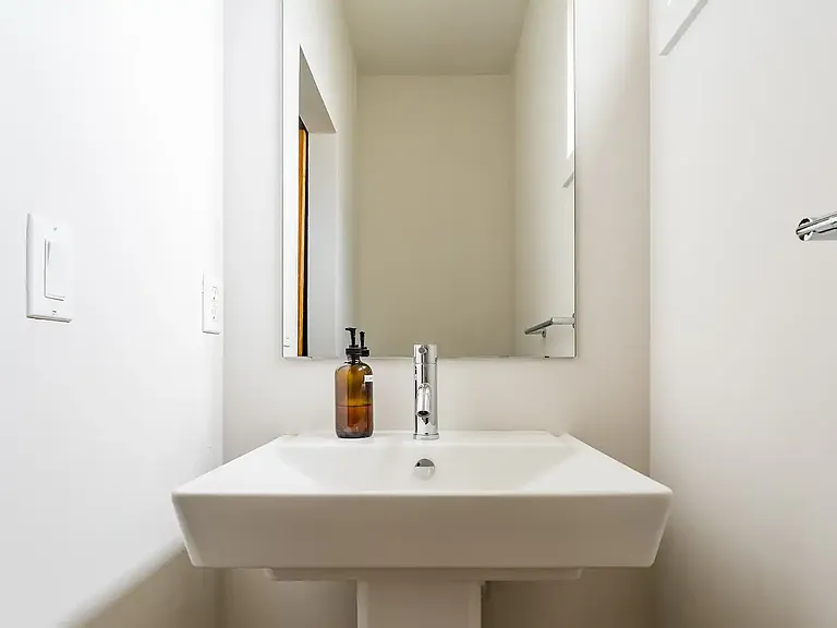 411 Summit Ave E #A — Photo 17