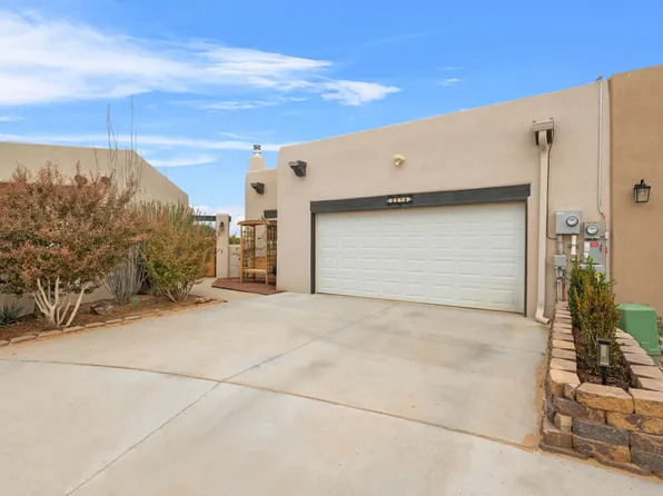 2214 Calle De Silverio SW, Los Lunas, NM 87031