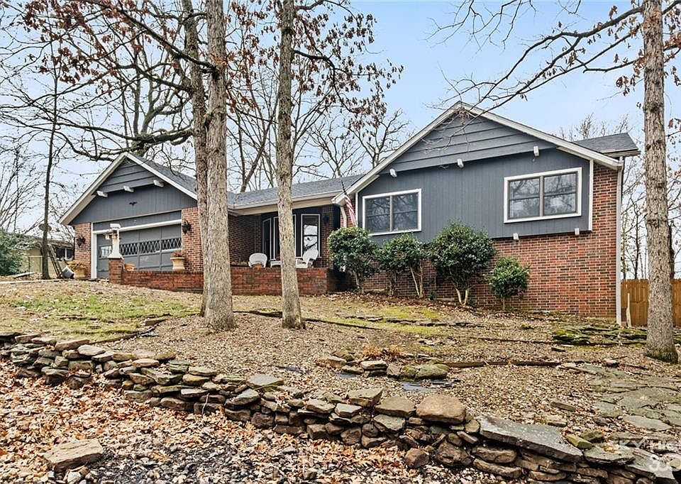 1st image of 2 Aldridge Ln
