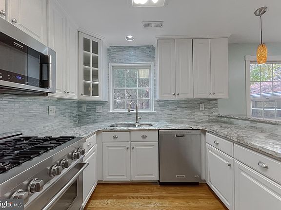 5th image of 21733 Pinehurst Ct