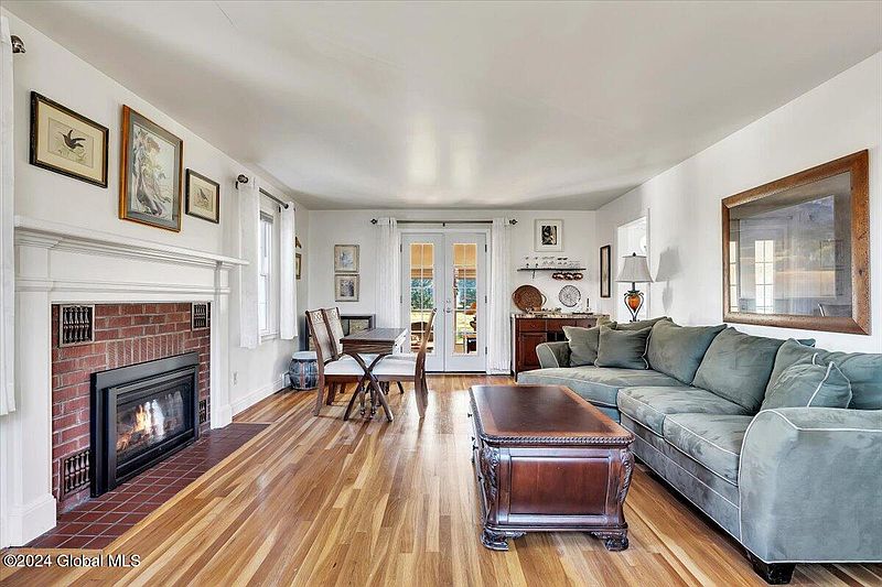5th image of 1827 Randolph Road