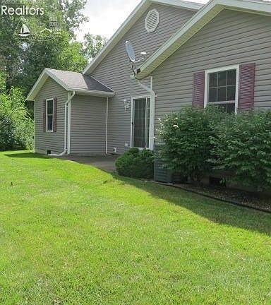 4th image of 215 Grand Ave