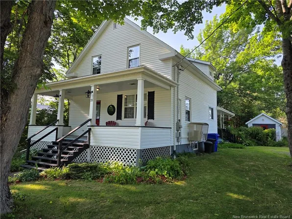 35 Queen St W, Saint Stephen, NB E3L 2K2