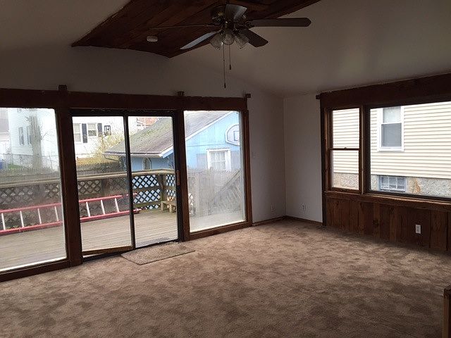 Spacious, newly carpeted "lodge cabin style" living room. Su