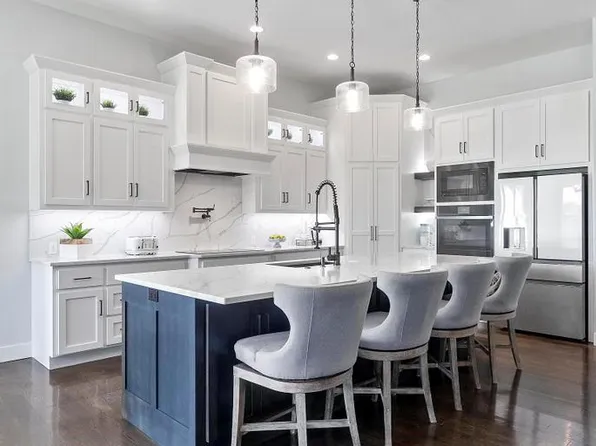 8752 Greeley St, Lenexa, KS 66227