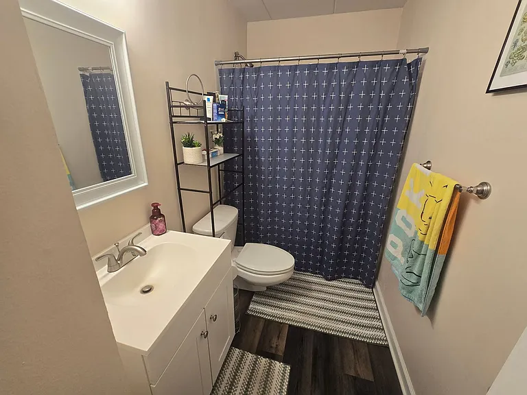 409 W Elm St — Photo 10