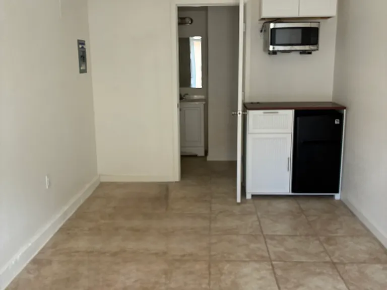 Palin Cir — Photo 2