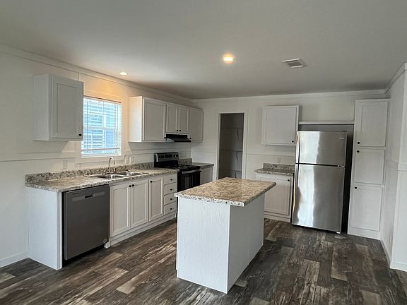 4th image of 443 Dawn St #443