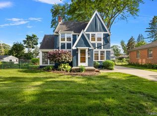 2136 Dorchester Rd, Birmingham, MI 48009