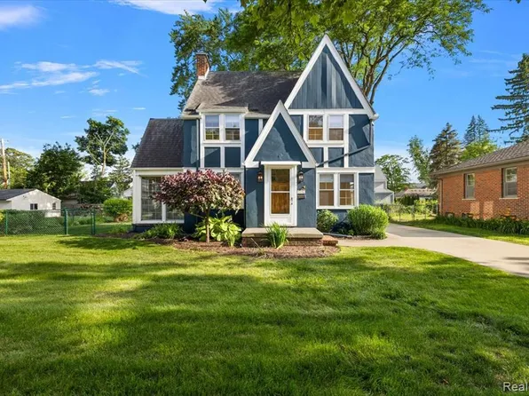 2136 Dorchester Rd, Birmingham, MI 48009