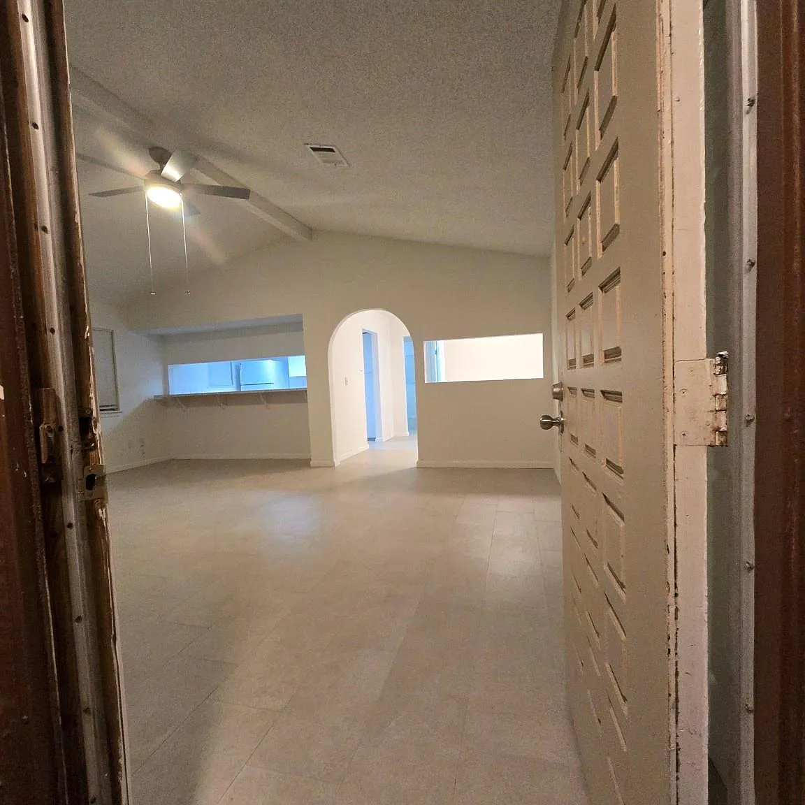 3 bed, 2.0 bath, 1400 sqft, $1,800 — Photo 1