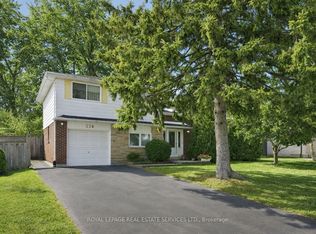 224 Sunray Rd, Oakville, ON L6L 3R6