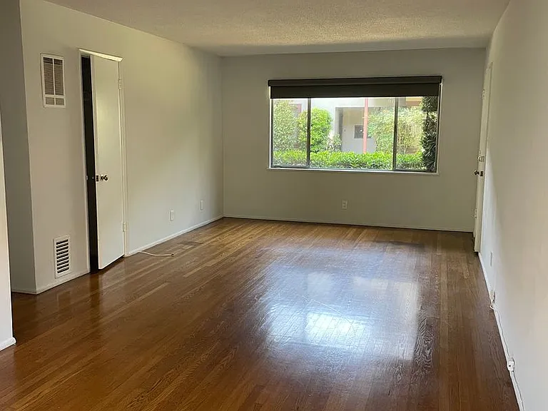 295 W California Blvd — Photo 7