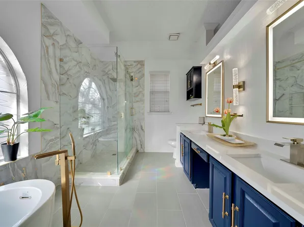 9352 Riverwalk Ln, Irving, TX 75063