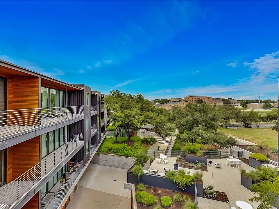 Beautiful quiet live / work condo walking distance to downtown.