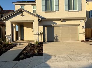 2908 E Escarpa Dr, Fresno, CA 93730