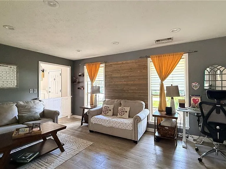 100 Taylors Spring Ct — Photo 4