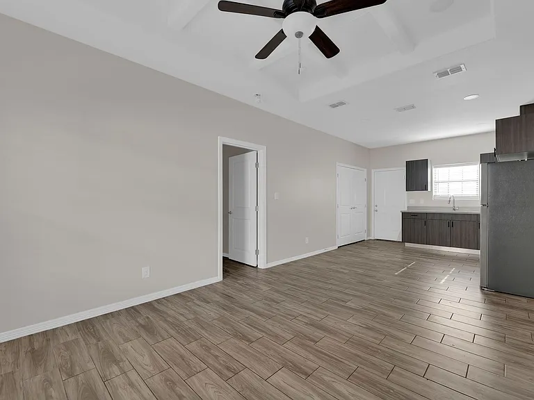 1013 La Pointe Ave #3 — Photo 22