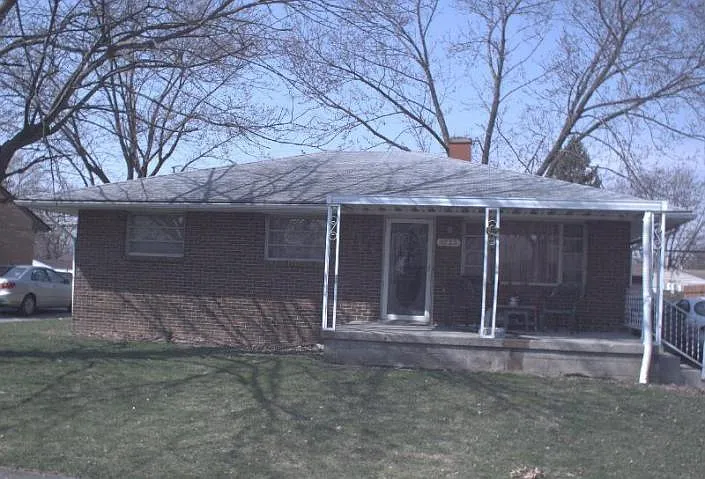 1233 Elaine Rd photo 1