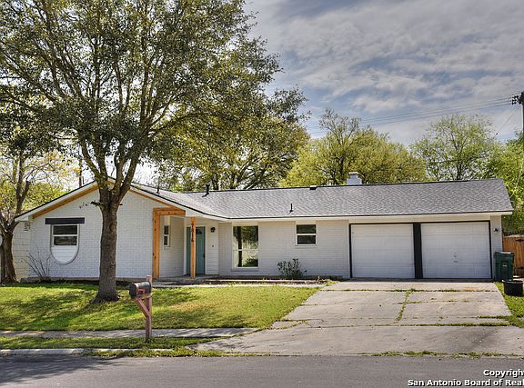 3rd image of 7814 Grass Hollow St