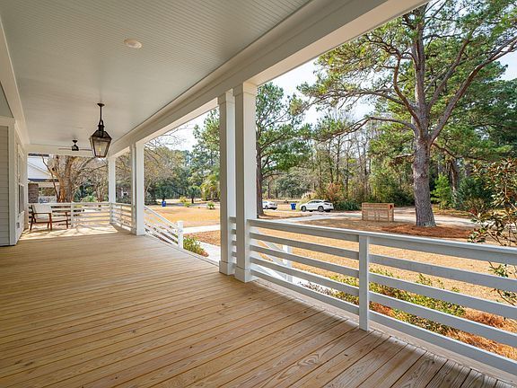 5th image of 964 Pine Hollow Rd