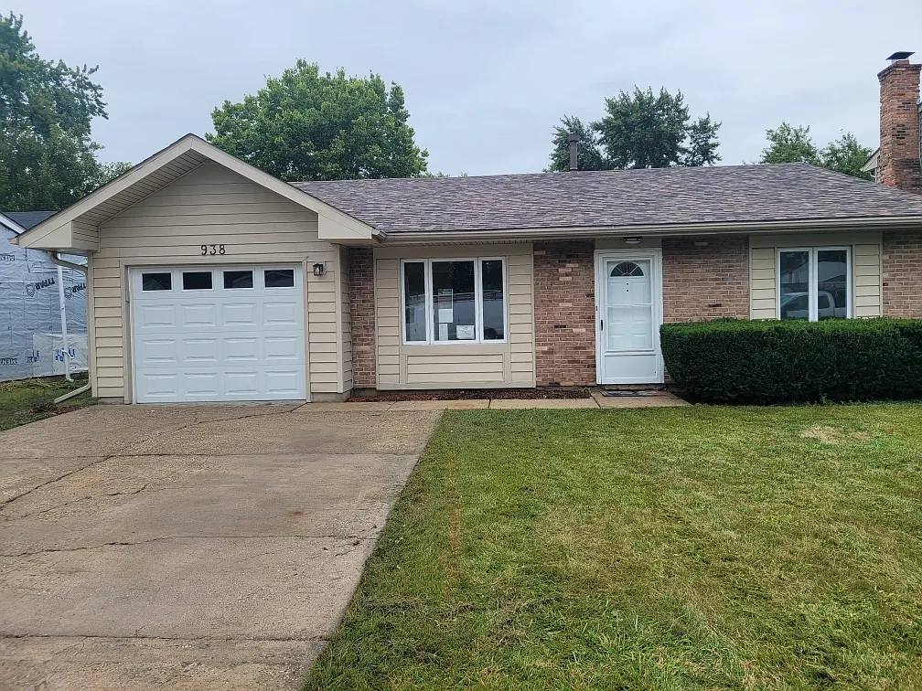 938 Mulford Ln photo 1