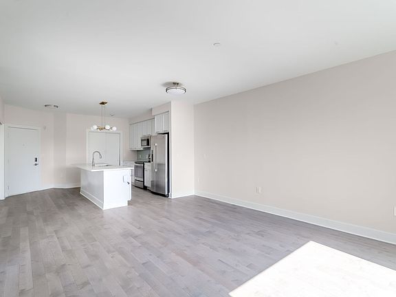 5th image of 20 Burling Ln #1B-1Ba-875Sqft