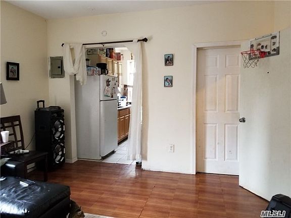3rd image of 616 E 168th St