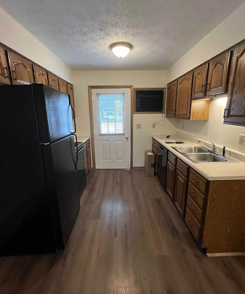 2 bed, 1.5 bath, $1,100 — Photo 1