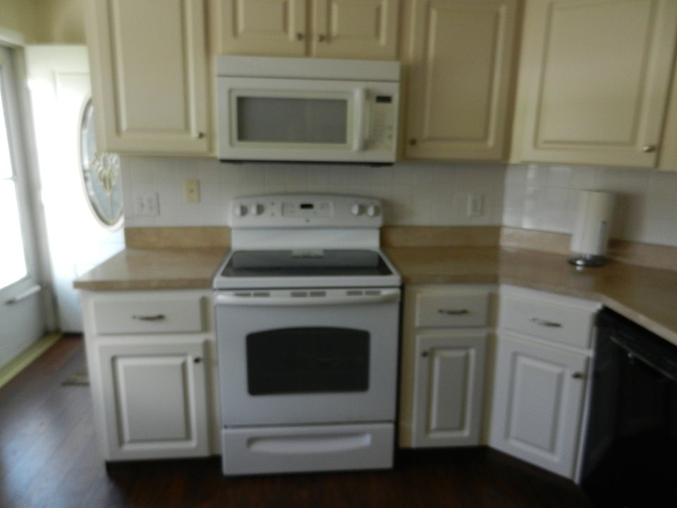 1st image of 1320 Emerson Dr NE