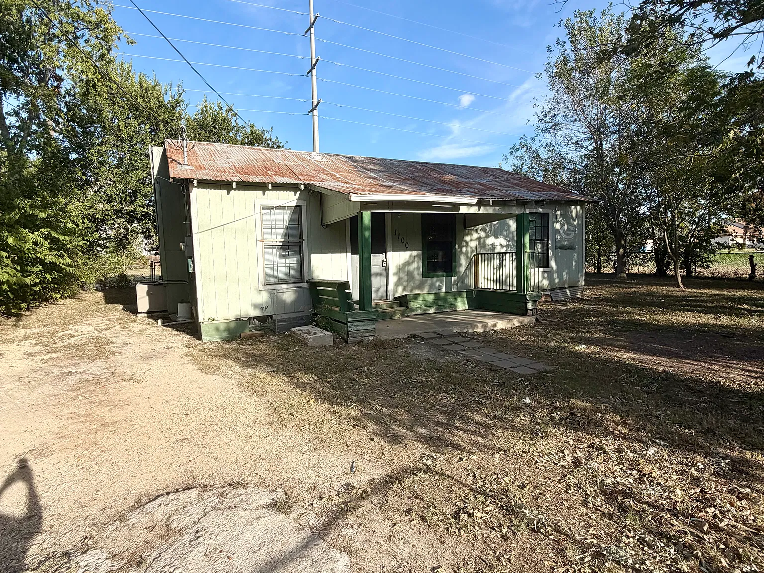 3 bed, 816 sqft, $975 — Photo 1