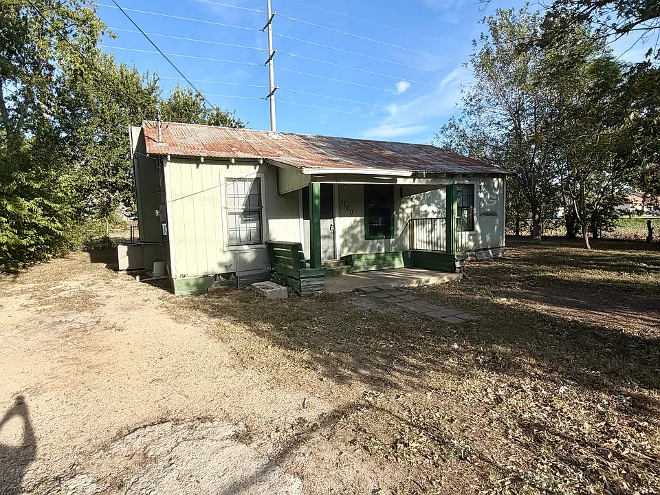 1100 Chihuahua St