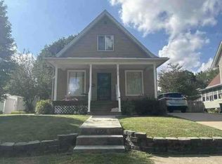 572 Clark St, Galesburg, IL 61401