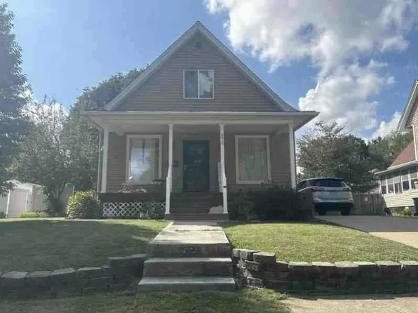 572 Clark St, Galesburg, IL 61401