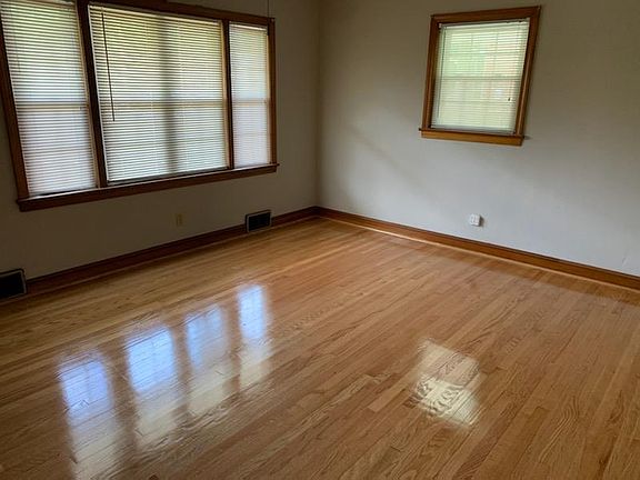4th image of 235 Baronwood Rd