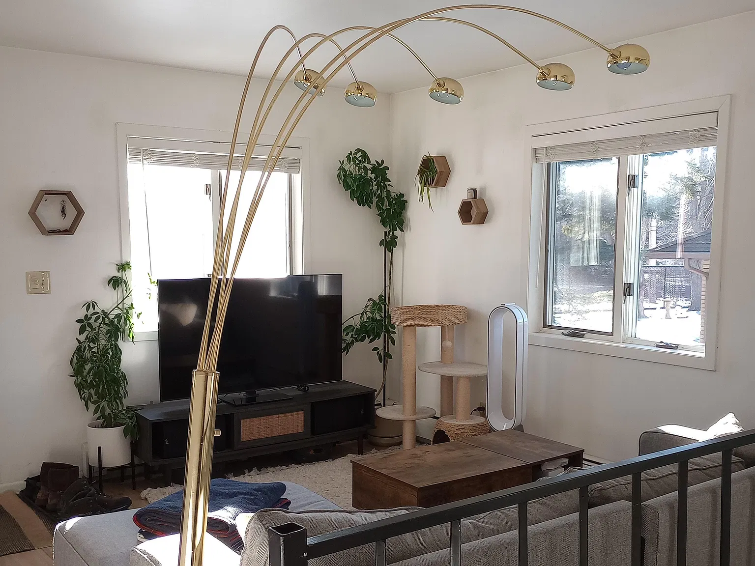 3 bed, 1.5 bath, 1054 sqft, $1,900 — Photo 2