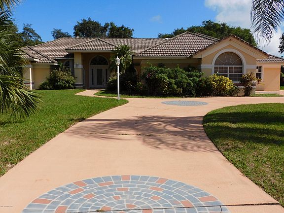 2nd image of 1606 Country Cove Cir