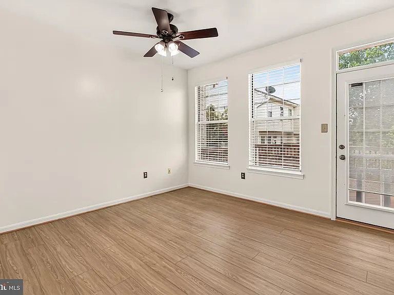 14637 Stream Pond Dr — Photo 20