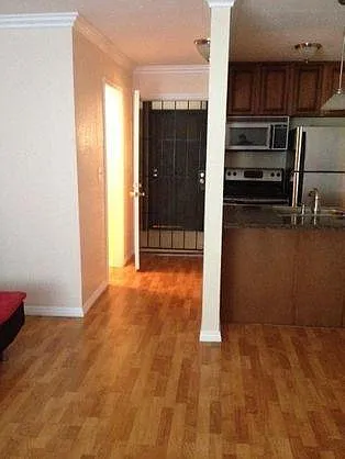 525 S Ardmore Ave — Photo 4