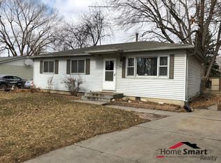 7940 Cherrywood Dr, Lincoln, NE 68510