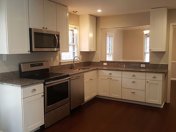 New Kitchen Cabinets & Granite