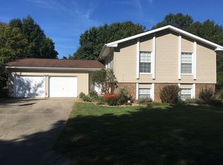 1703 Mary Ln, Olney, IL 62450