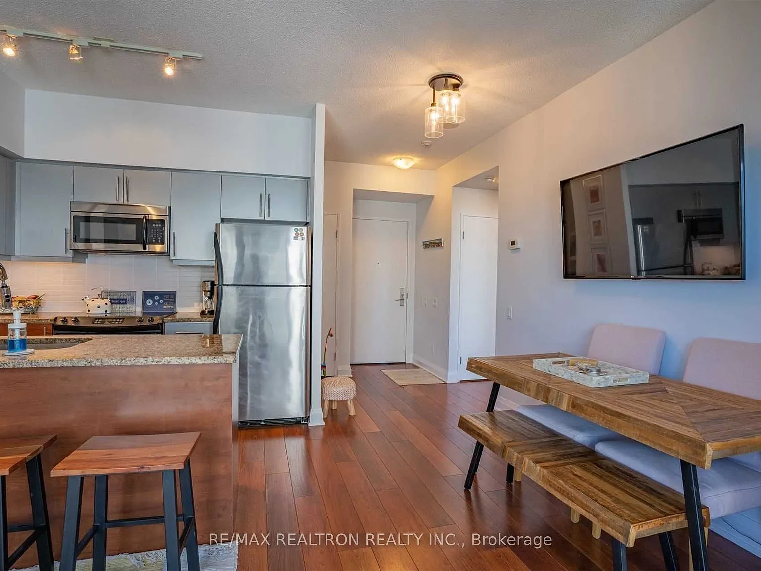 2 bed, $2,400 — Photo 3