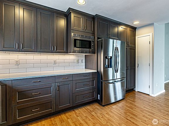 5th image of 4220 Ingleside Drive SE